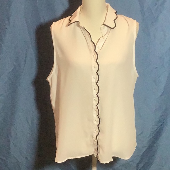 Laundry By Shelli Segal Tops - Laundry by Shelli Segal White Sleeveless Top